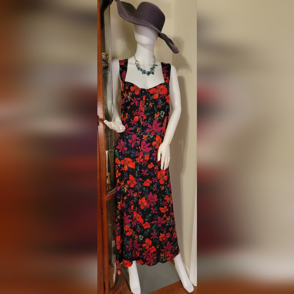 Manneqn apprx 5' 8": Floral Dress -Size 3X/Purple Hat & Necklace Sold Separately